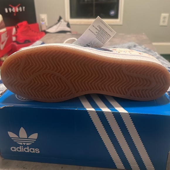 Adidas women’s shoes - Picture 6 of 17